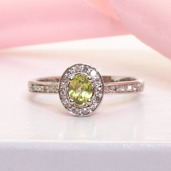 10K White Gold Natural Peridot Gemstone Ring with Real Diamonds Size 5.25 - Picture 4 of 12